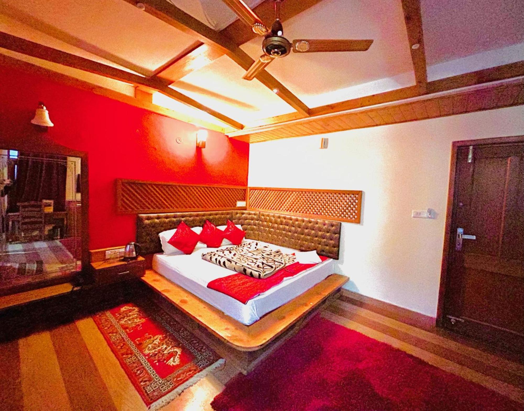 Tangle Woodvilla - Manali (Himachal Pradesh) — Photos 1